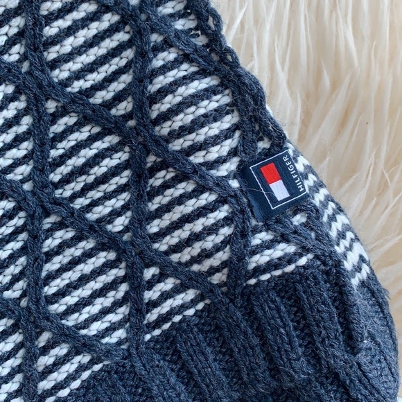 TOMMY HILFIGER KNITTED NAVY SCARF - Picture 5 of 5